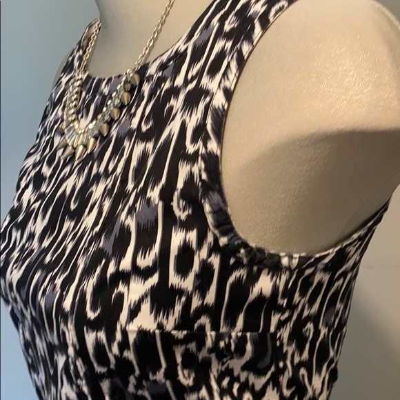 Knee length pencil dress with pockets! - Picture 3 of 6